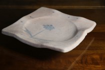 308志野四方皿花繪落灰